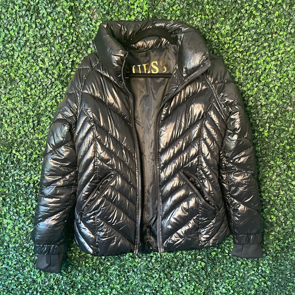 Guess Puff Jacket 🖤💛